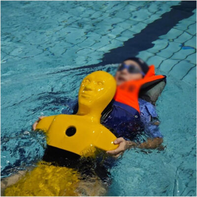 hình nộm diễn tập bể bơi