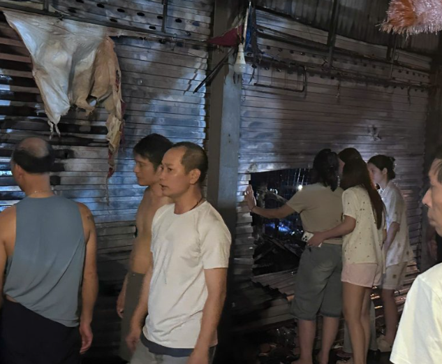 cháy cửa hàng
