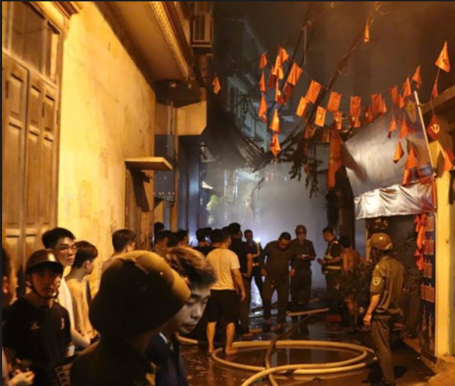cháy cửa hàng